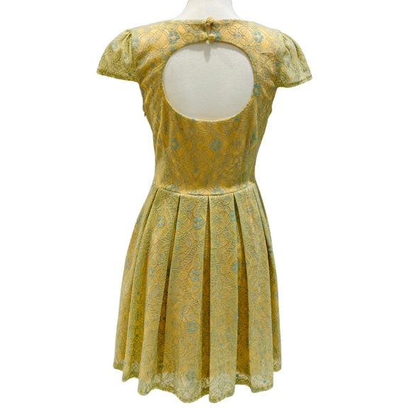 Miami Butter Yellow Lace Fit & Flare Dress | Cap Sleeves & Cutout Back (S) - Picture 3 of 14